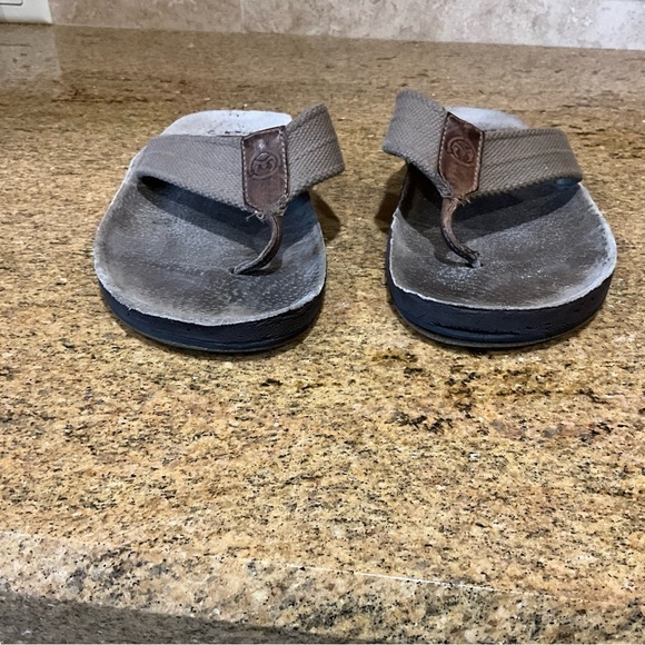 Ocean Minded Flip Flops Sz 9 Tan - Picture 2 of 4